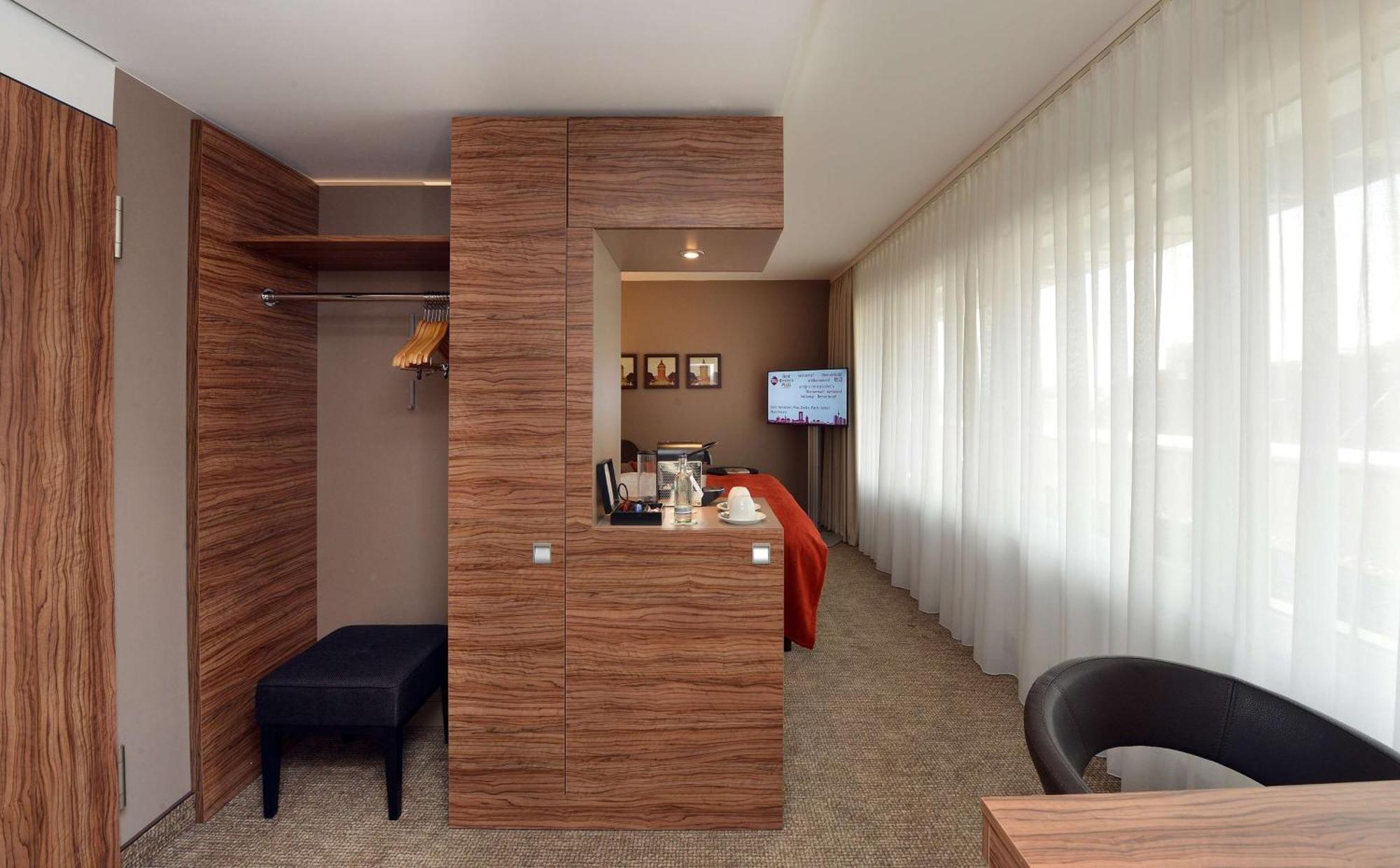 Best Western Plus Delta Park Hotel MHG Exterior foto