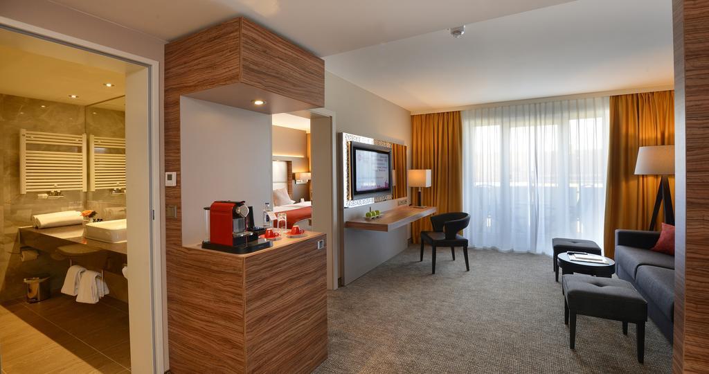 Best Western Plus Delta Park Hotel MHG Exterior foto